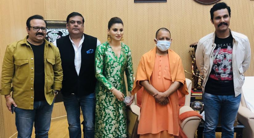 Actors Randeep Hooda and Urvashi Rautela on Saturday met Uttar Pradesh Chief Minister Yogi Adityanath at his official residence in Lucknow. (Twitter)