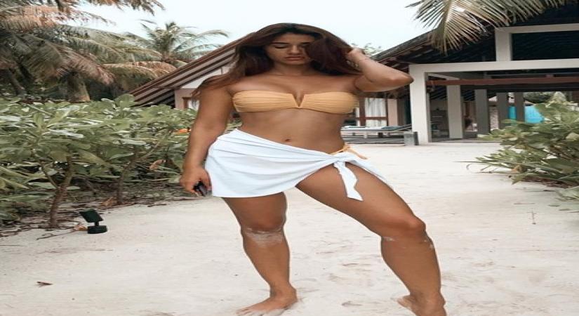 Disha Patani slays the beach look in new post.(photo:Instagram)