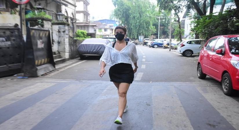 Nimrat Kaur in city to celebrate birthday with family (Ld)