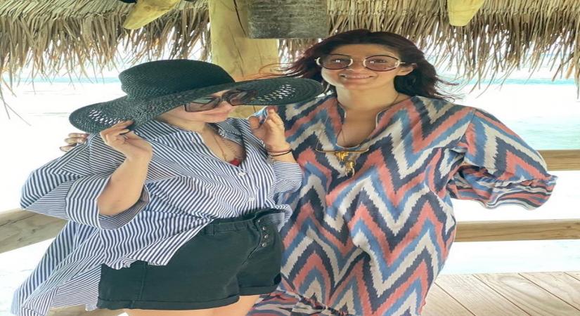 Twinkle Khanna, sister Rinke holiday together