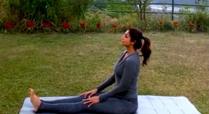 Shilpa Shetty suggests yoga for injury (Credit: Twitter)