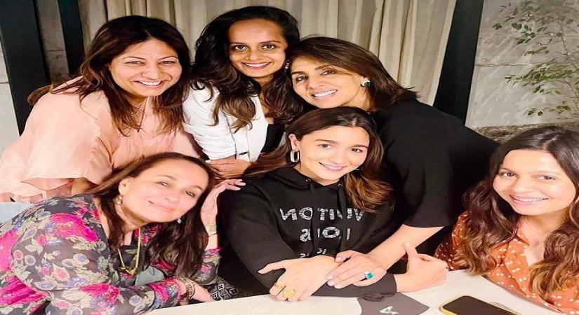 Neetu Kapoor shares photo of 'happy moments' shared with Alia.(photo:instagram)
