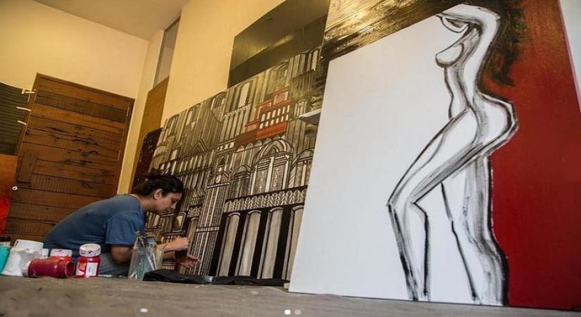 Shefali Shah's paintings used as room decor in 'Human' ( credit : shefalishahofficial/instagram)