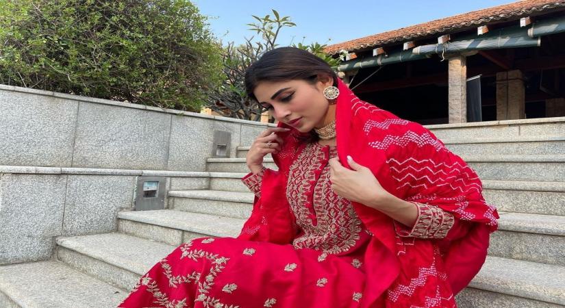 Mouni Roy: Bhagwad Geeta must be part of school curriculum (Lead)