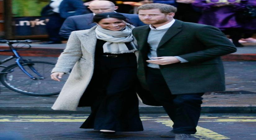 LONDON, Jan. 9, 2018 (Xinhua) -- Prince Harry and Meghan Markle leave after a visit to Reprezent Radio at Pop Brixton in London, Britain, on Jan. 9, 2018. Prince Harry and Meghan Markle are to marry in a ceremony at Windsor castle on May 19. (Xinhua/Tim Ireland/IANS)