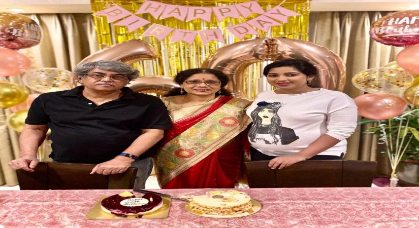Shreya Ghoshal wishes mom on b'day: You're soon gonna be a grandma!