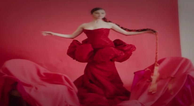 Singer-songwriter Selena Gomez has released her first Spanish EP, "Revelacion", nearly two months after dropping her debut single in Spanish, "De Una Vez".