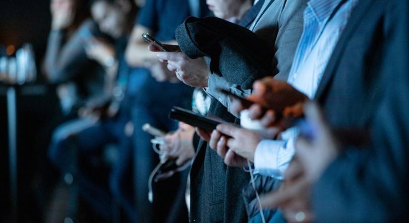 The increased use of social media signifies that people today are more connected than we have ever been in the history of time. While the internet can prove to be an invaluable tool to keep in touch with loved ones and the wider world, an excessive virtual reliance can have a damaging impact on our mental health.