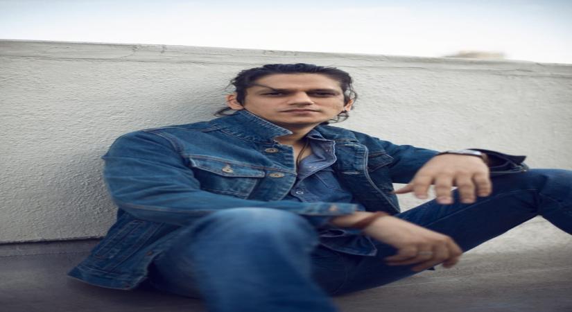 Vijay Varma: Cant run around trees, but let me try