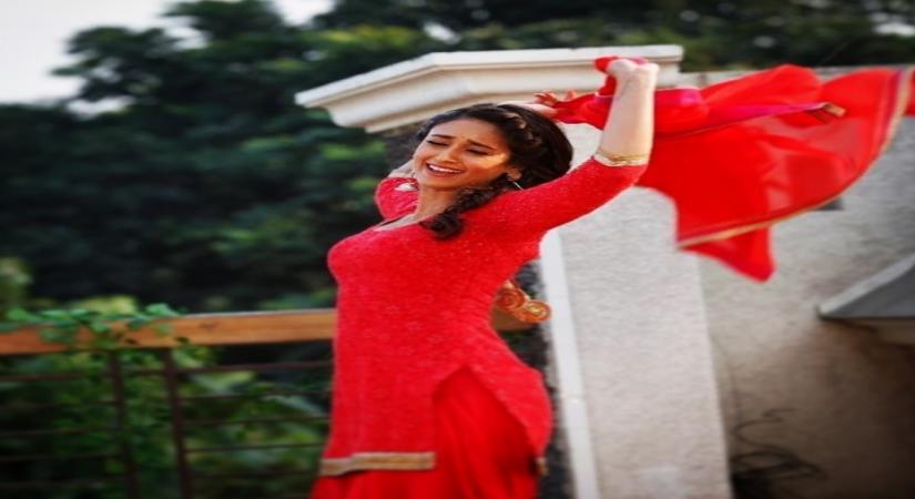 Ileana's 'killer workouts' have made her arms sore.(photo:Instagram)