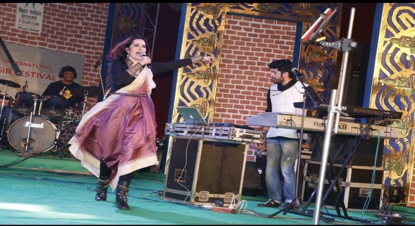 Sona Mohapatra not a fan of 'pop-star generic stage wear'.