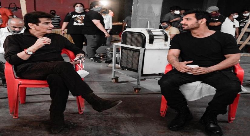 Jeetendra visits 'Ek Villain Returns' sets, gives his blessings.