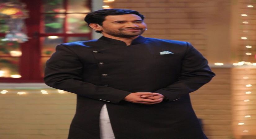 Mumbai: Actor Dinesh Lal Yadav during promotion of his upcoming film "Kashi Amarnath" on the sets of television Show "The Drama Company" in Mumbai on Oct 2, 2017.(Photo: IANS)