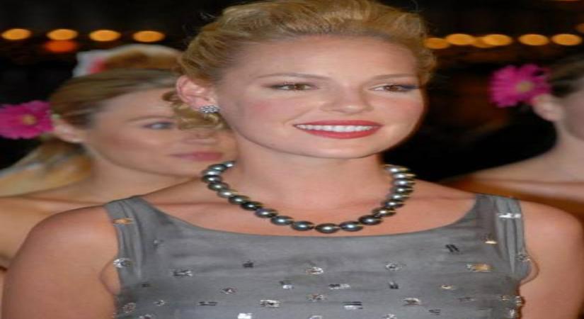 Katherine Heigl recovering after neck surgery