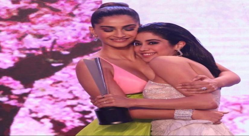 Sonam Kapoor posts b'day wish for 'dearest Jaanu' Janhvi.(photo:instagram)