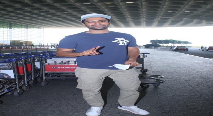 Mumbai: Vicky Kaushal Spotted at Airport Departure on Saturday 06th March, 2021. (Photo: IANS)