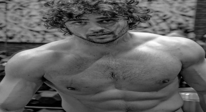 Noah Centineo posts a 'thirst trap' picture.(photo:Instagram)