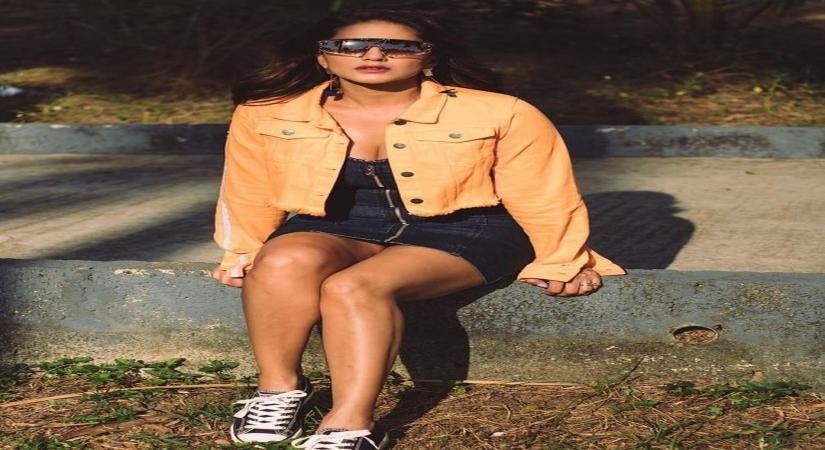 Sun-kissed Sunny spreads warmth on the web.(Photo:Instagram)