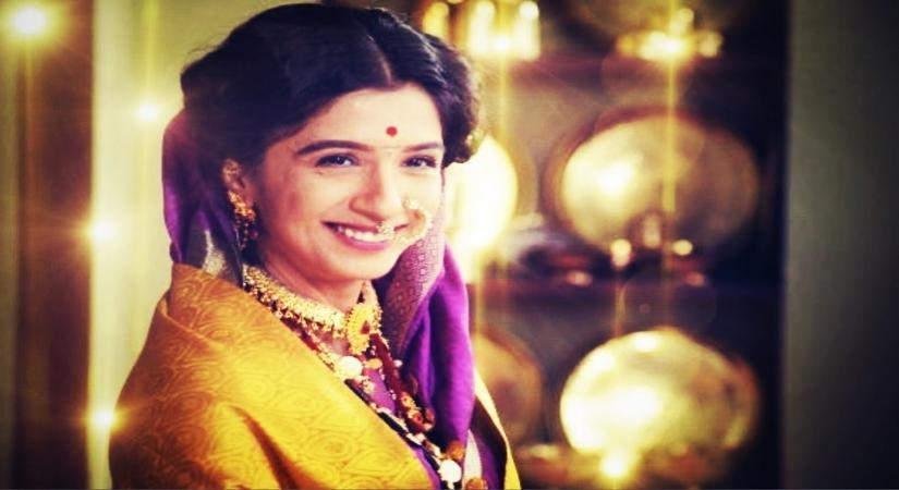 Actress Snehalata Vasaikar helps child stars Aditi Jaltare, Krish Chauhan learn poetry