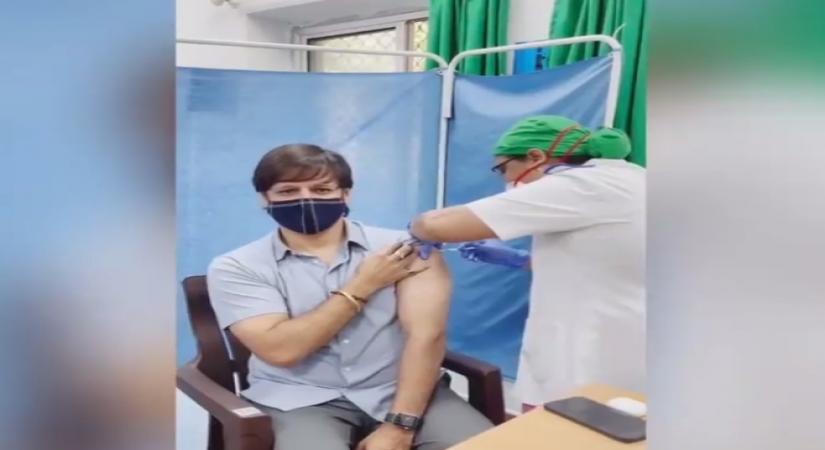 Vivek Oberoi gets first dose of Covid vaccine.(photo:instagram)