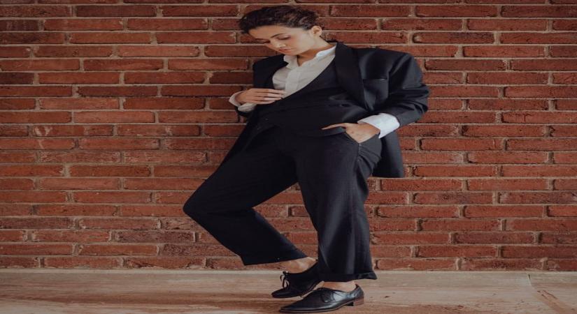 Taapsee shows 'who wears pants in the house'.(photo:Instagram)