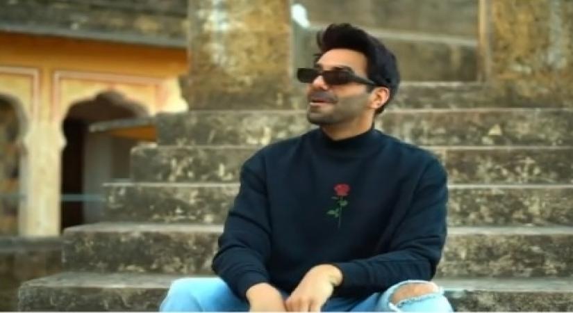 Aparshakti Khurana sings 'Ek ladki bheegi bhaagi si' to uplift moods.(Photo:Instagram)