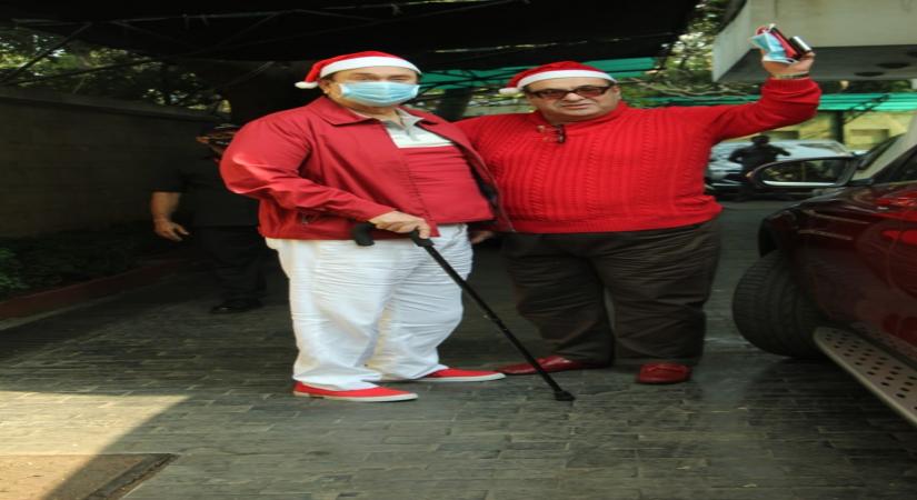 Mumbai: Veterna actor Randhir Kapoor and his brother Rajiv Kapoor arrive at Shashi Kapoor's residence for Christmas bash, in Mumbai on Dec 25, 2020. (Photo: IANS)