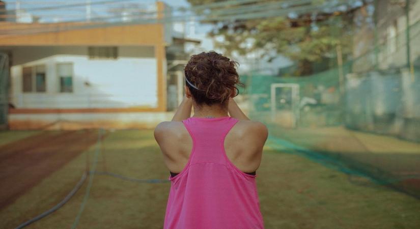 Taapsee Pannu trains in open ground amidst lockdown.(Photo:Instagram/IANS)