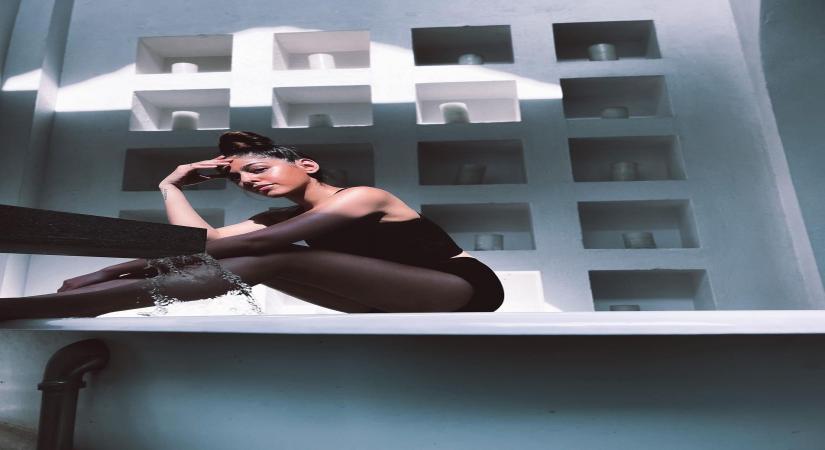 Alaya F shares 'golden hour' pic from bathtub