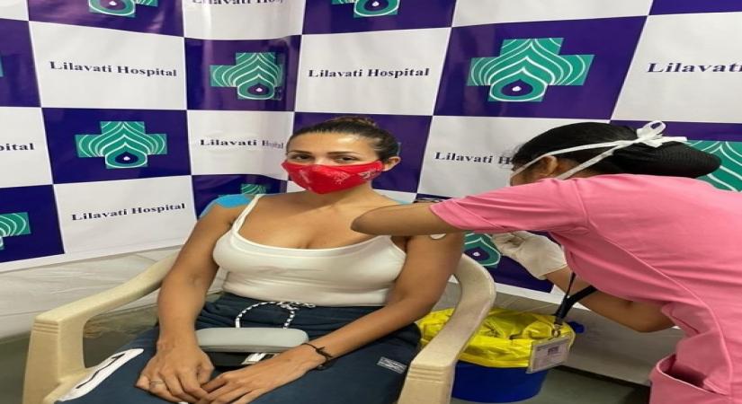 Malaika Arora takes first dose of Covid-19 vaccine.(photo:Instagram)