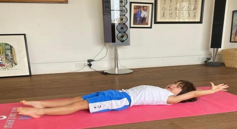 Kareena Kapoor shares picture of Taimur doing yoga.(photo:instagram)