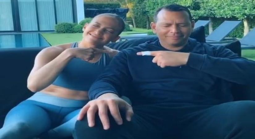 Jennifer Lopez and Alex Rodriguez break up.