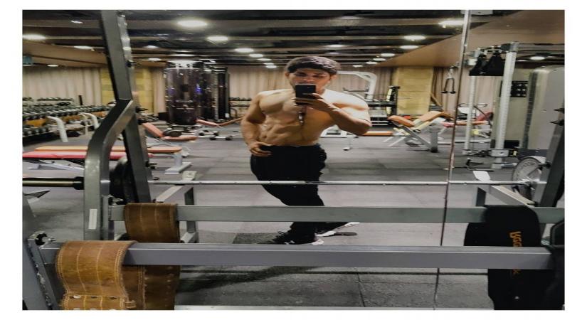 Allu Sirish prefers mirror selfies because photoshoots are too 'mainstream'
