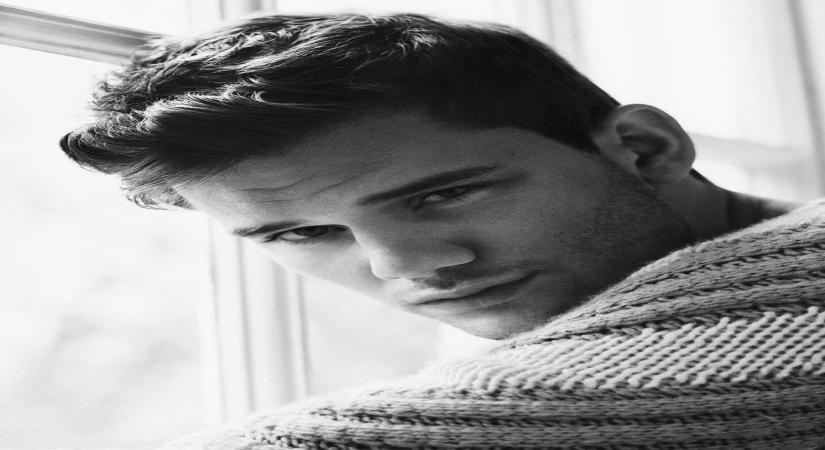 'Green Lantern' update: Jeremy Irvine in talks to play gay hero Alan Scott