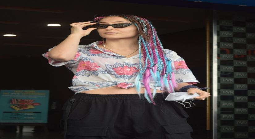 Elli AvrRam spotted at PVR In Andheri.(Photo: IANS)