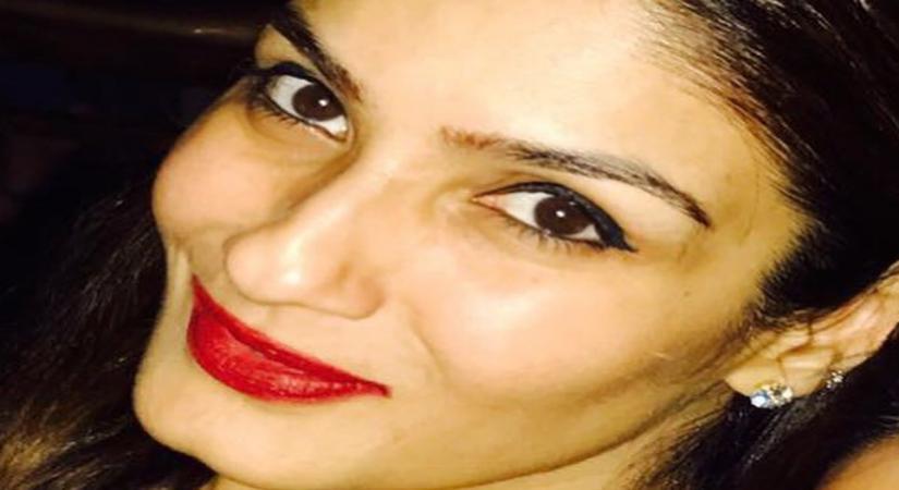 Raveena Tandon celebrates parents' wedding anniversary