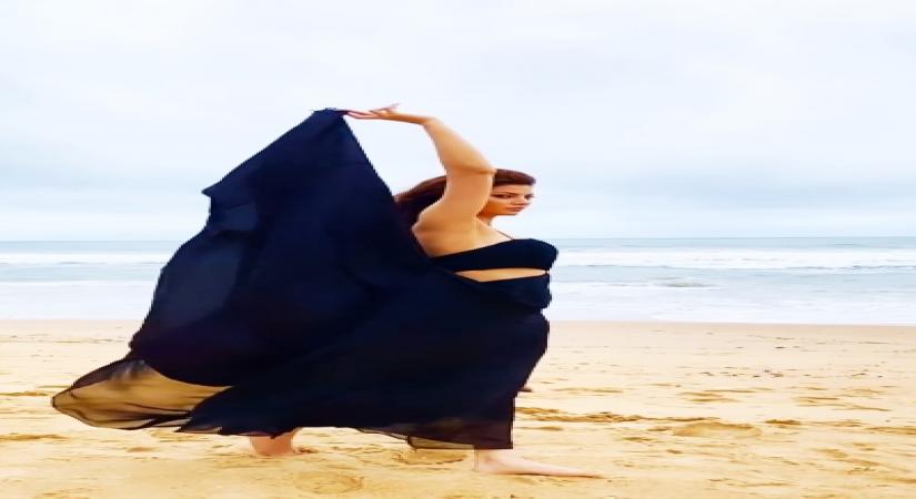 Urvashi Rautela thanks fans as 'Doob gaye' video crosses 33 million views.(photo:Instagram)