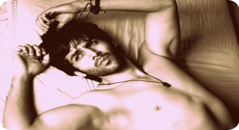 It's Kartik Aaryan versus Kate Winslet(Photo:Instagram)