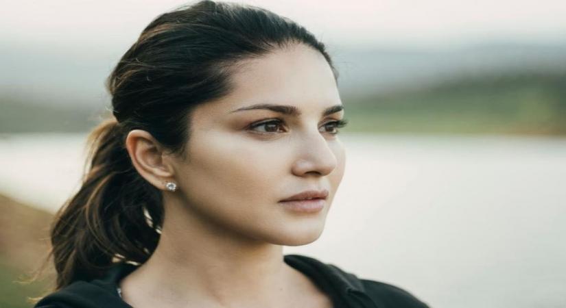 Sunny Leone is in the mood to reflect on change.(photo:instagram)