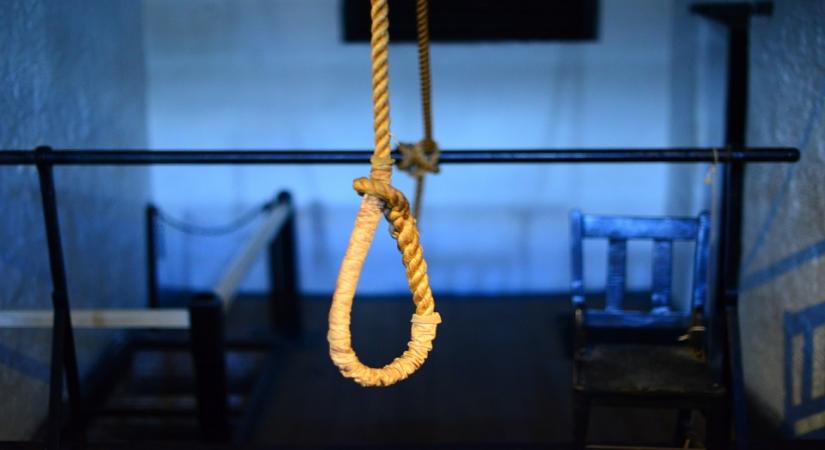 Family of 4 ends life over financial crisis