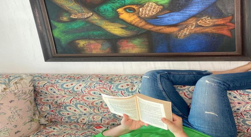 Twinkle Khanna gives glimpse of her upside down world(Photo:instagram)