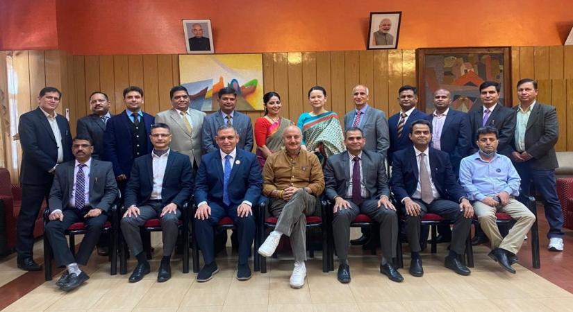 Kher shares experiences in Shimla in with police officials, staff