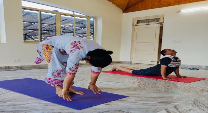 Kangana Ranaut reveals how she inspired her family to start yoga.