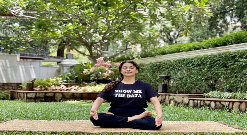 Juhi Chawla wears T-shirt with slogan 'show me the data'.(photo Instagram)