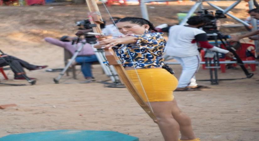 Sunny Leone takes aim for the heart in new post.(photo:instagram)
