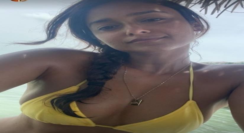 Ileana D'cruz flaunts tan in yellow bikini.(photo:instagram)