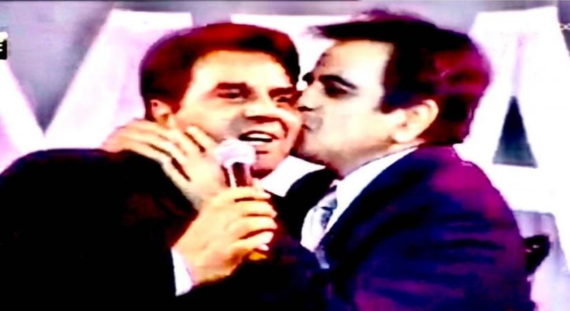 Dharmendra pays emotional tribute to Dilip Kumar