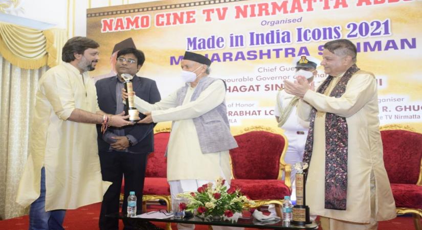 Planet Marathi founder Akshay Bardapurkar felicitated by Maharashtra Governor.