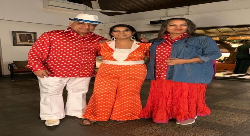 Shabana Azmi and Javed Akhtar twinning in polka dot shirt in a throwback picture.(photo:instagram)