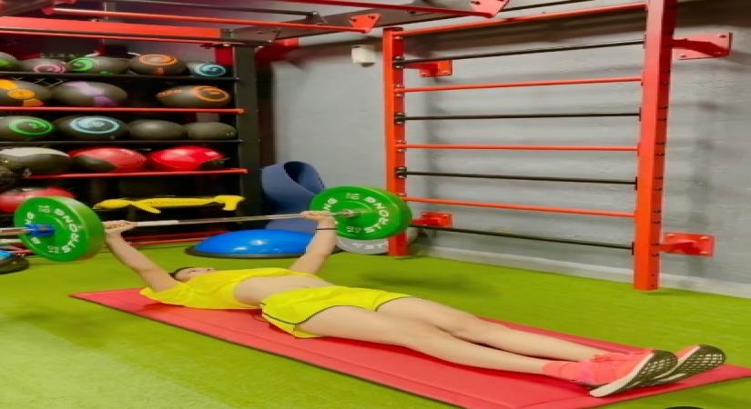 Urvashi Rautela offers glimpse into her Sunday workout.(photo: Instagram)